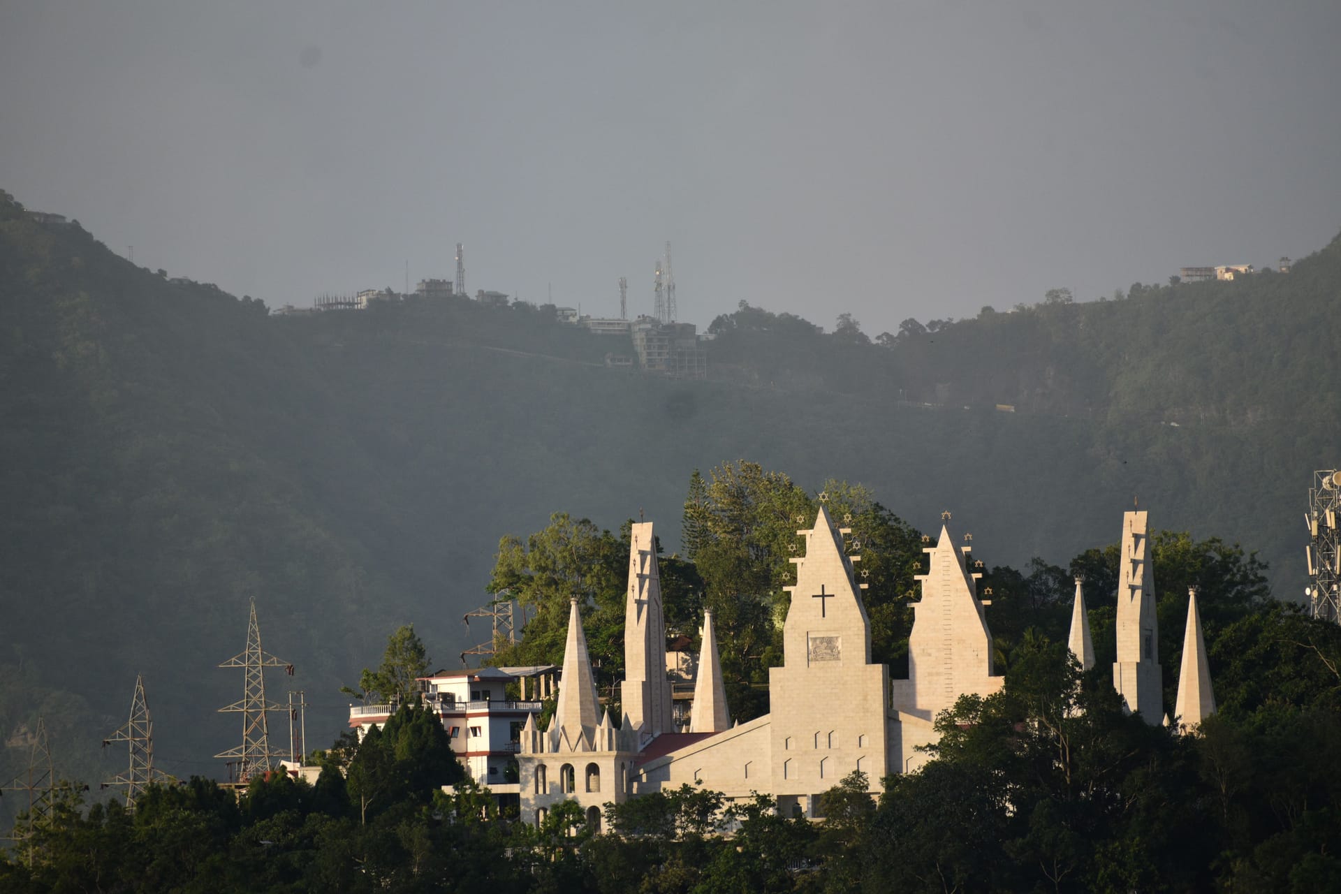 Aizawl (Lengpui) — local identity
