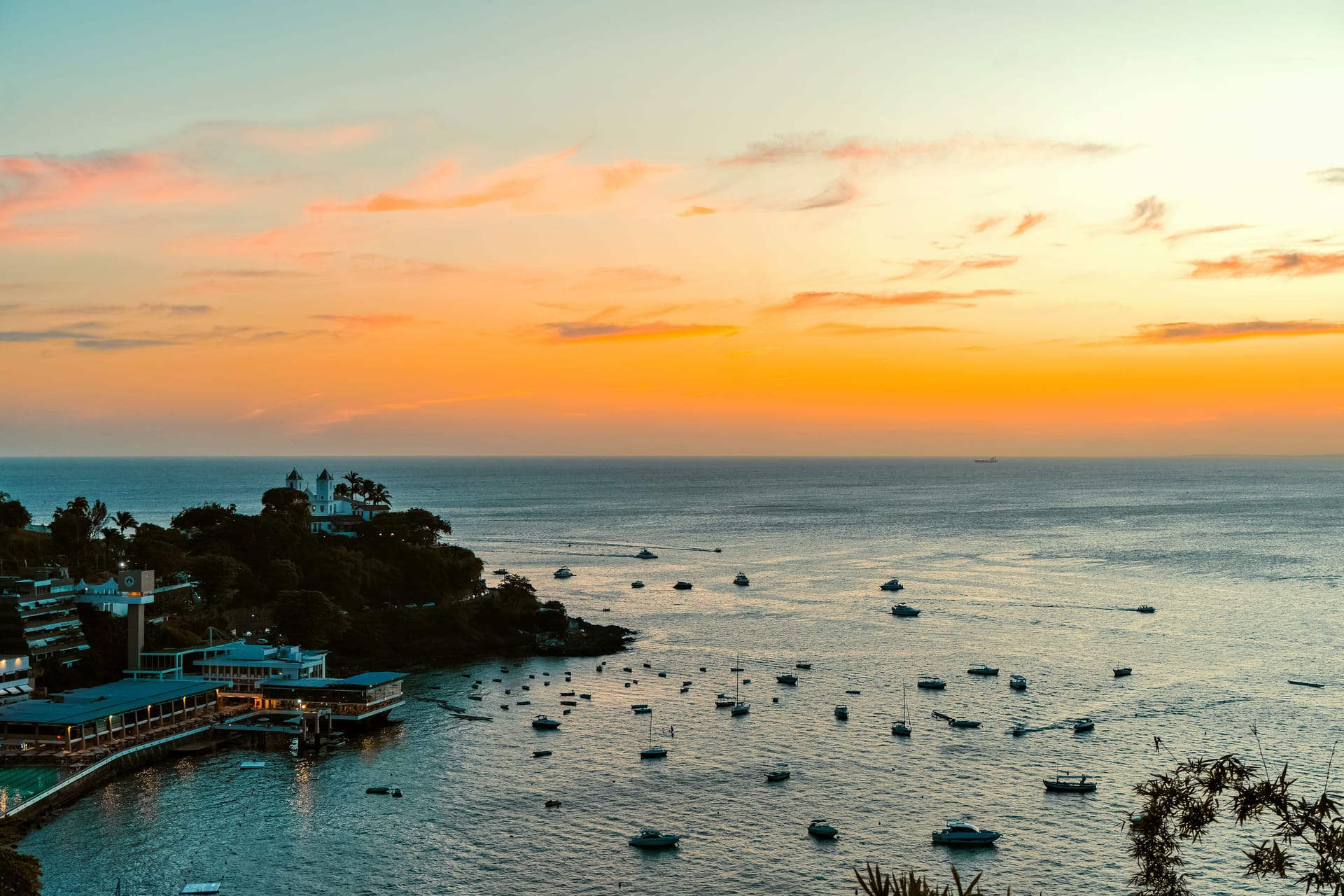 Bahía de Caraquez — local identity