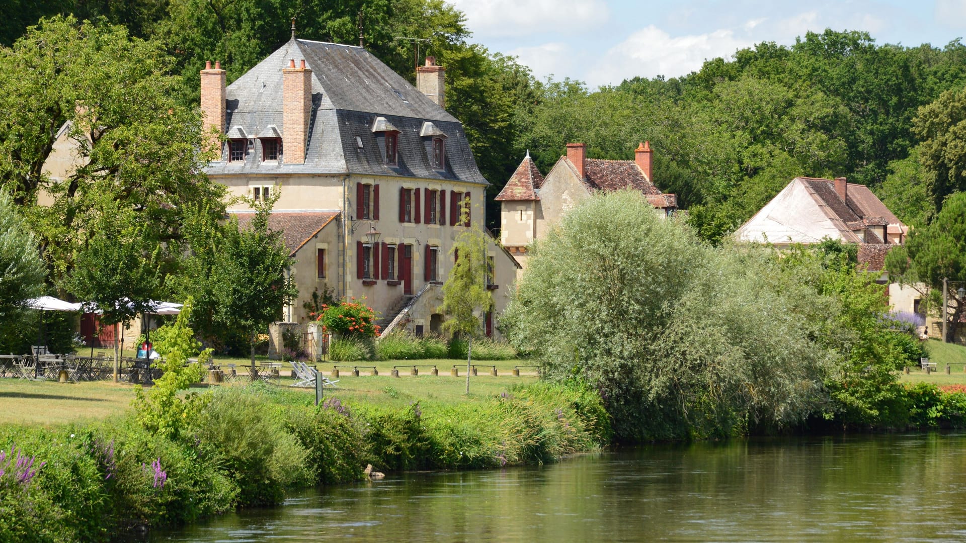 Charmeil, Allier — local identity