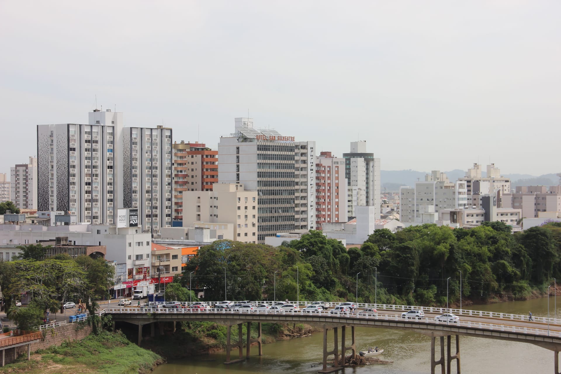 Governador Valadares — local identity