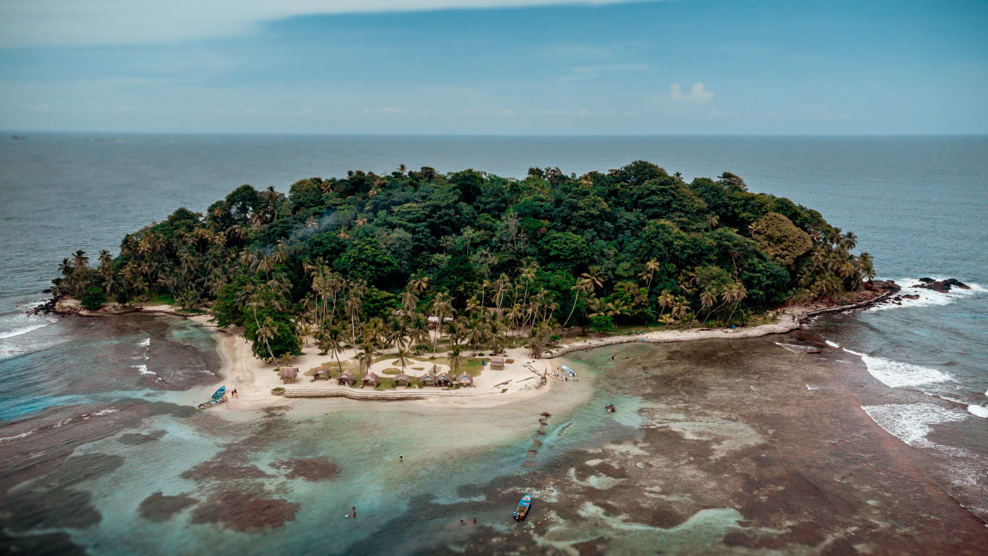 Isla Colón — local identity