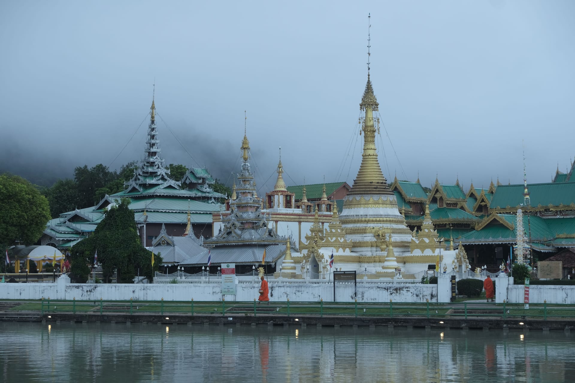 Mae Hong Son — local identity