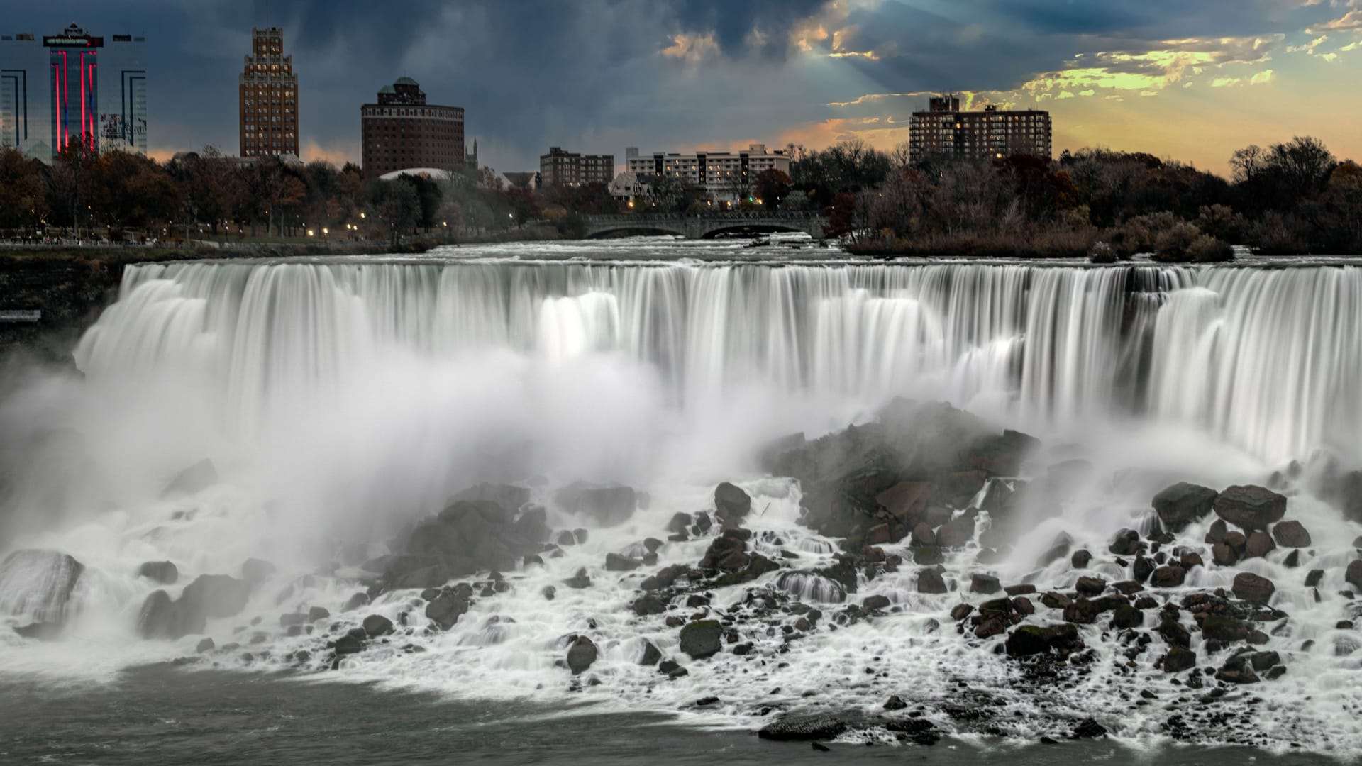 Niagara Falls — local identity