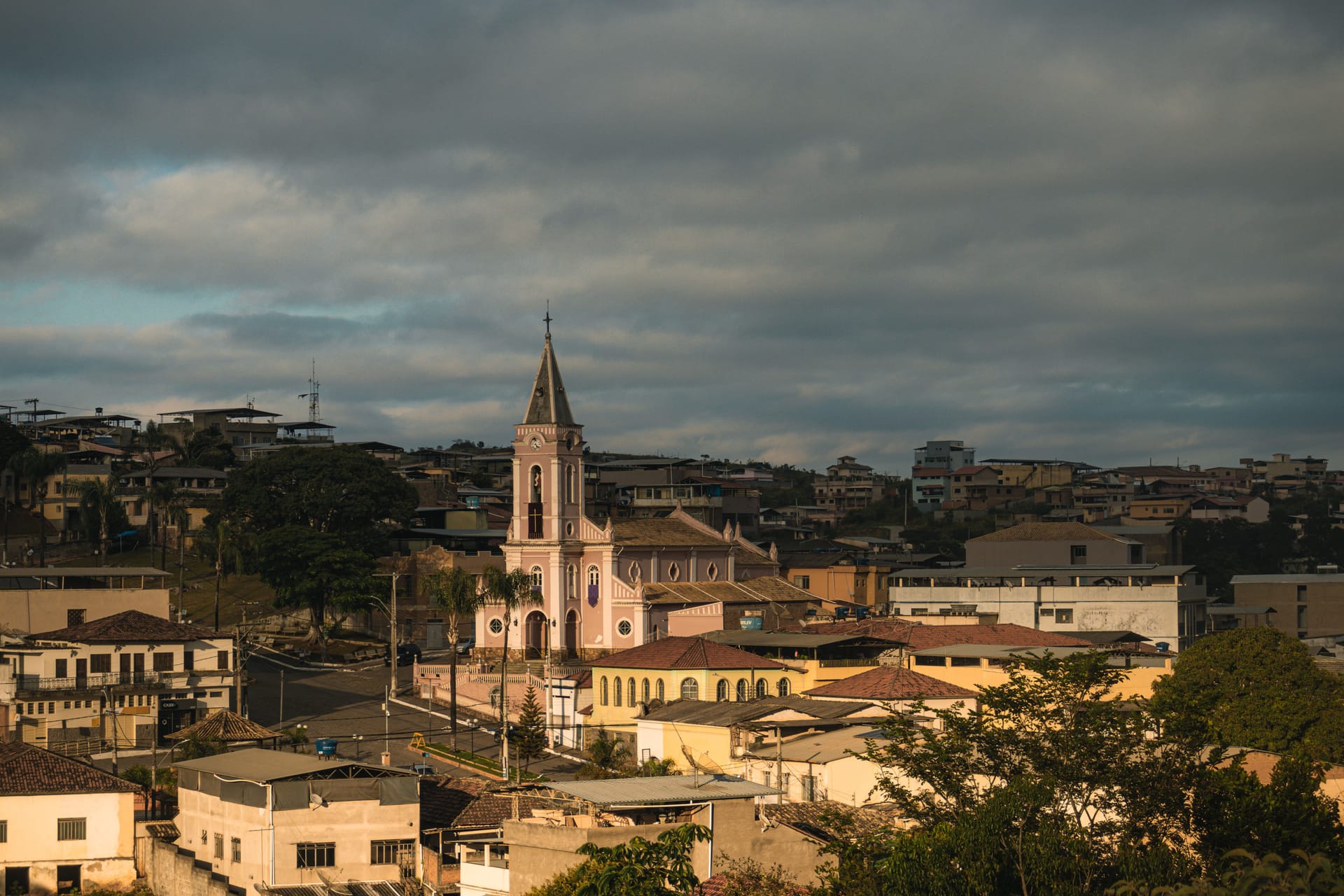 Patos de Minas — local identity