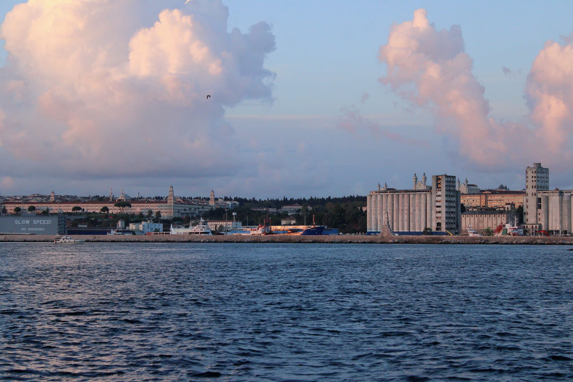 Port Vila — local identity
