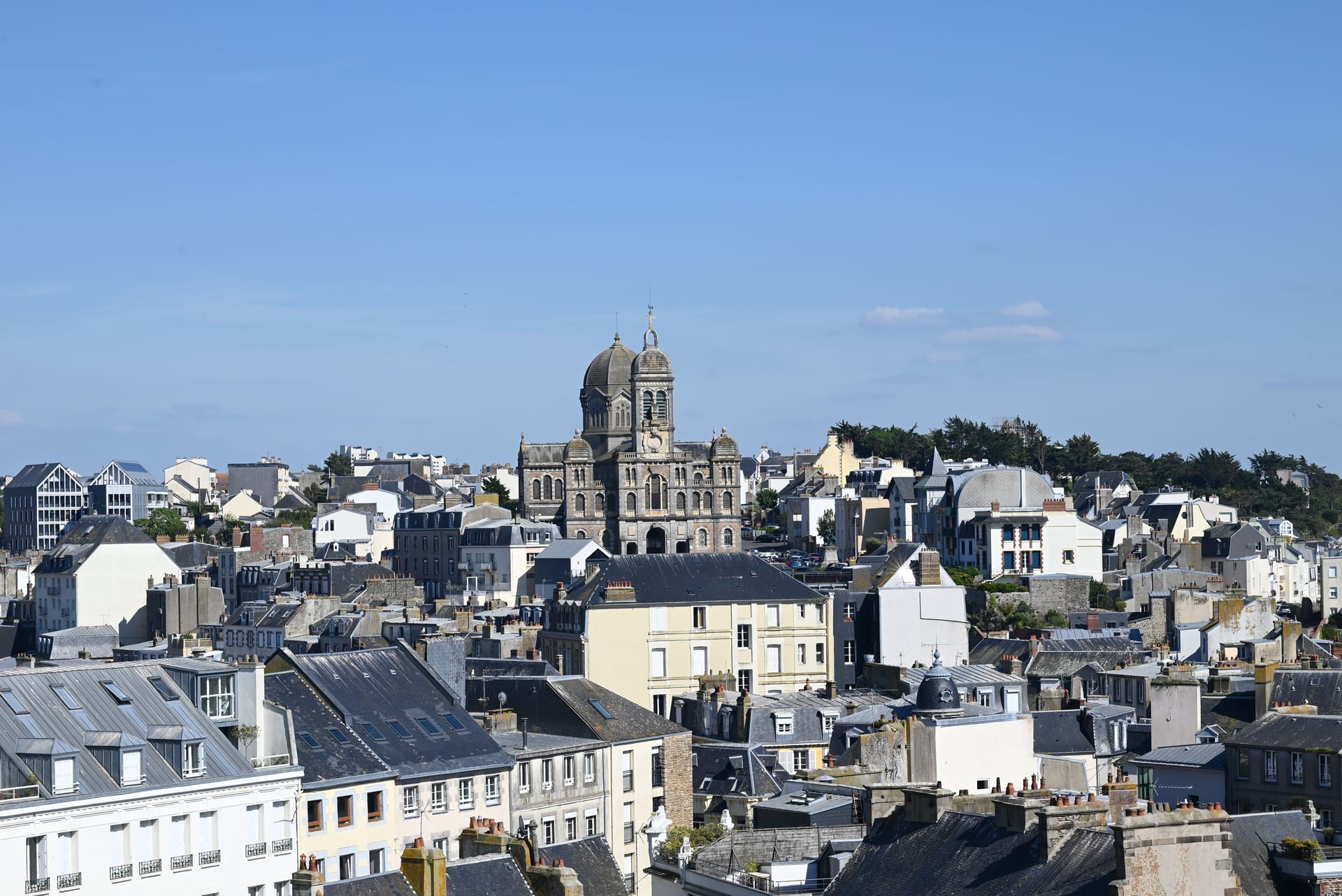 Saint-Léonard — local identity
