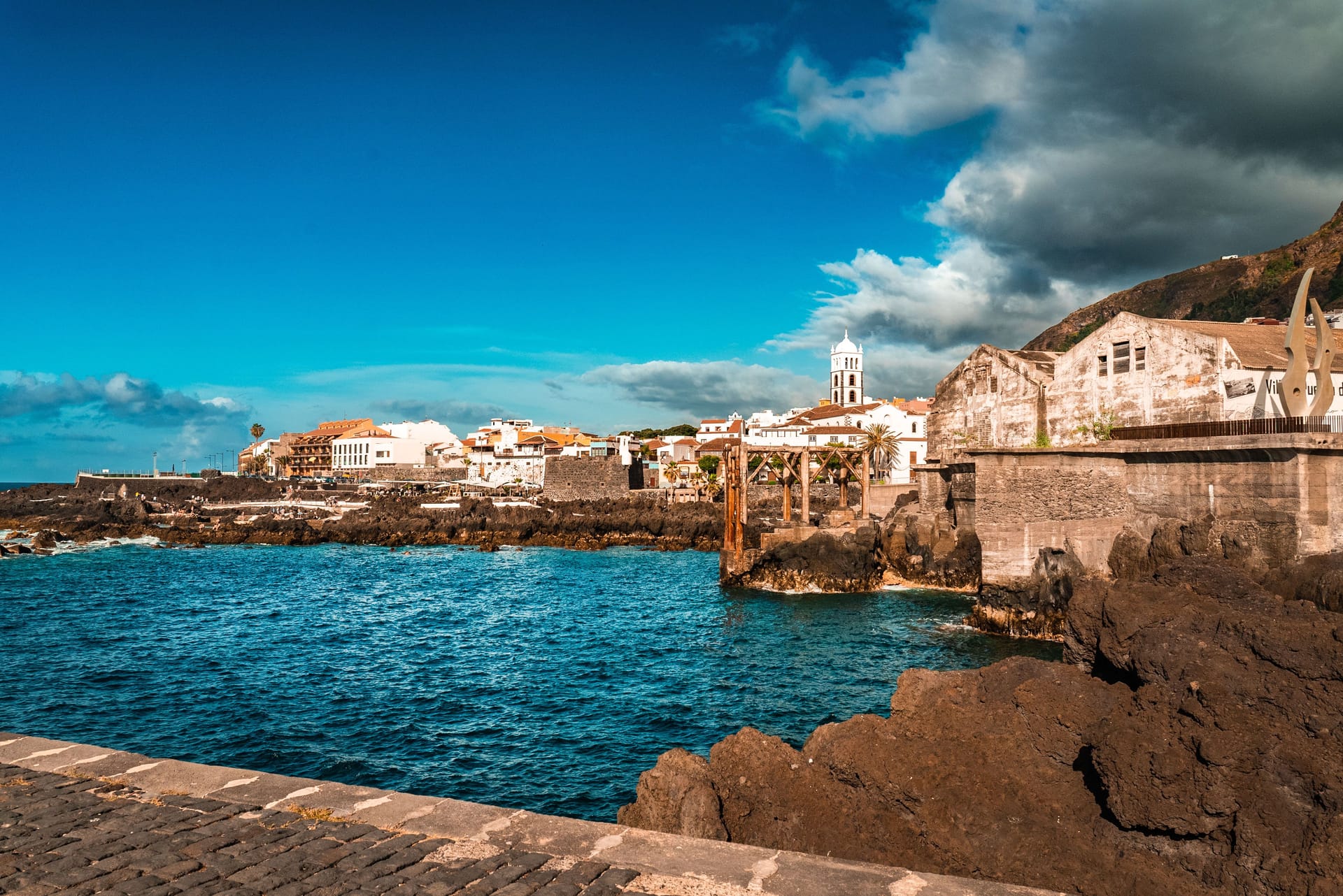 Santa Cruz das Flores — local identity