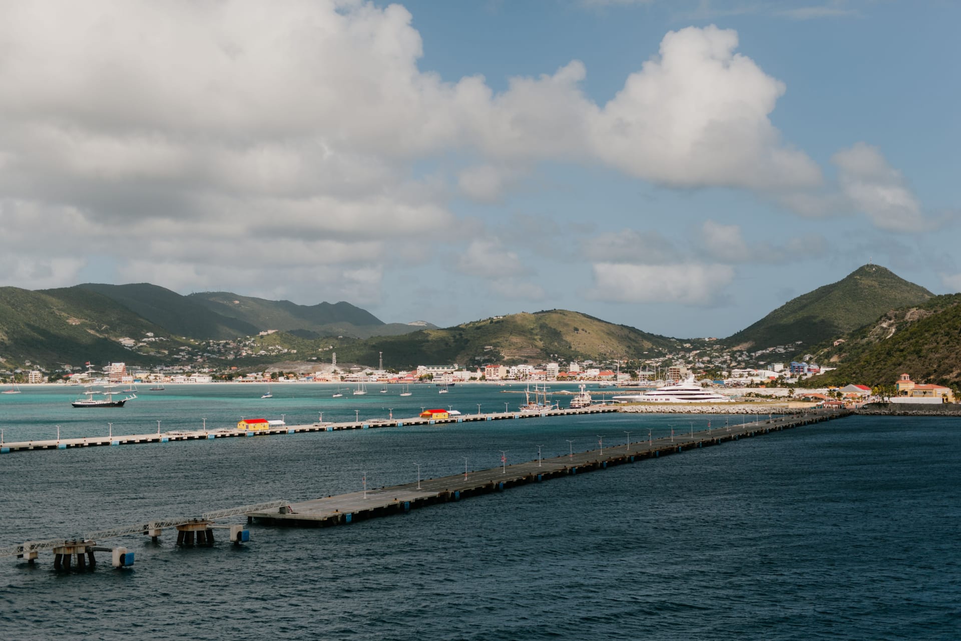 Sint Maarten — local identity