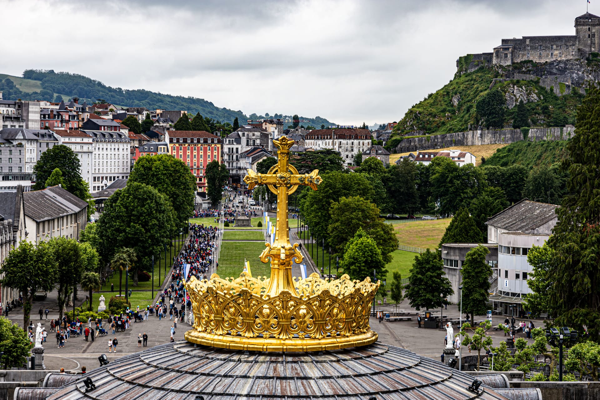 Tarbes/Lourdes/Pyrénées — local identity